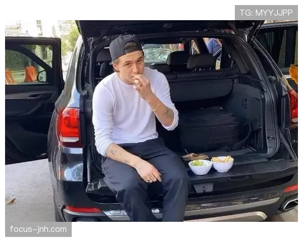 贝克汉姆又晒豪车了，这日子过得也太爽了吧